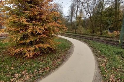 KoMex®-Wanderwege bieten eine nachhaltige Alternative zu Asphalt und tragen zur Verringerung von Hitzestress in städtischen und grünen Umgebungen bei.